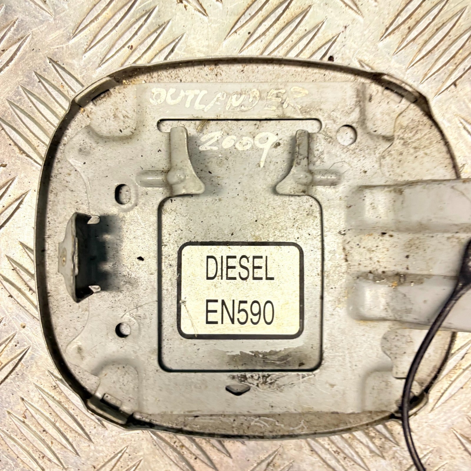 2009 MITSUBISHI OUTLANDER FUEL FLAP CAP COVER