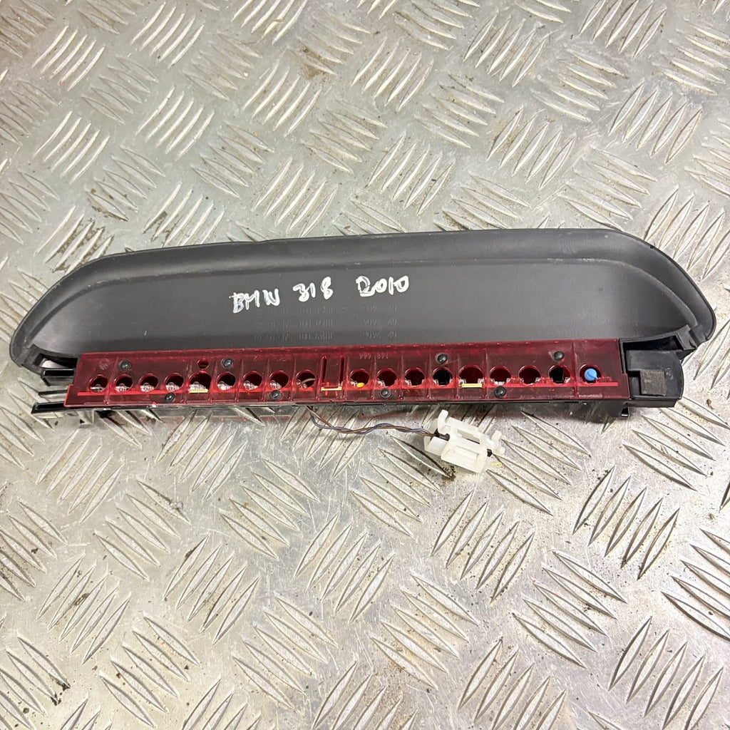BMW 318 M sport 2010 REAR THIRD BRAKE STOP LIGHT A046811