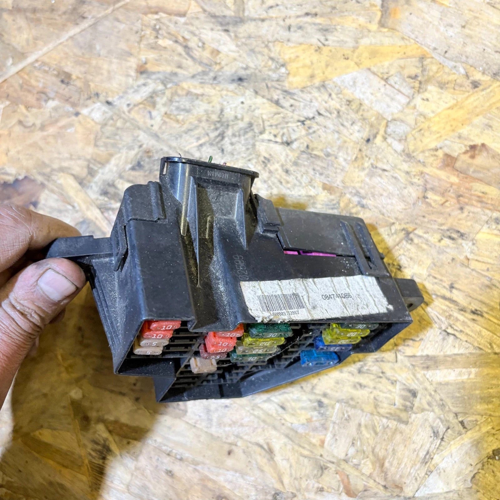 2008 VOLKSWAGEN JETTA FUSE BOX
