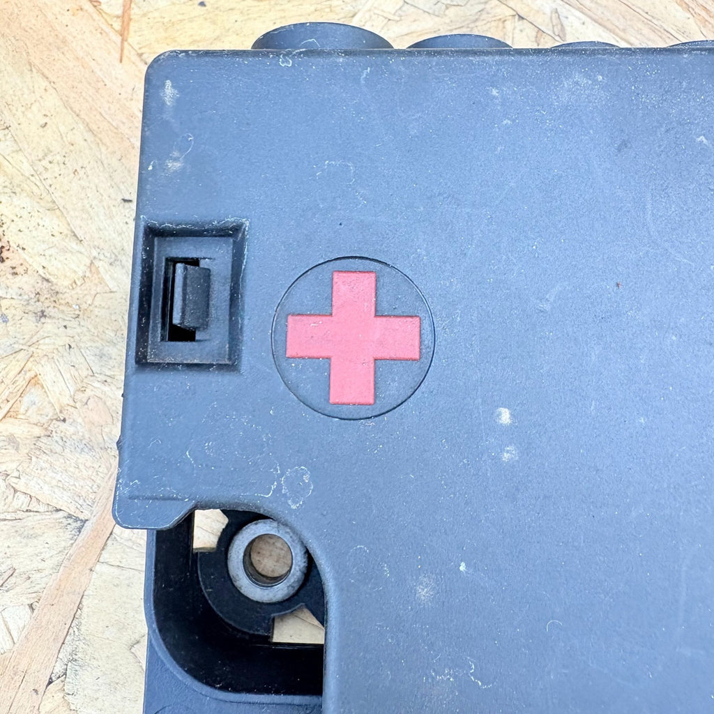 AUDI A4 B8 2.0 DIESEL FUSE RELAY POSITIVE TERMINAL K98K051B 2014
