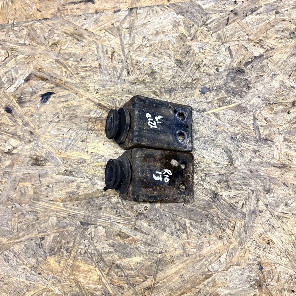 Kia Rio 1.6 Radiator Upper Mount Insulator Bracket 25335-1P000 2012-2023
