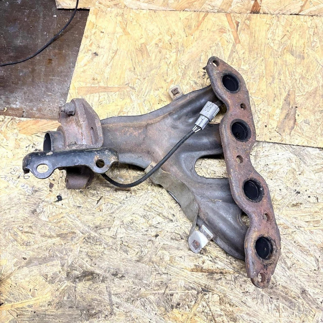 TOYOTA CARINA E 1.6 1.8 EXHAUST MANIFOLD