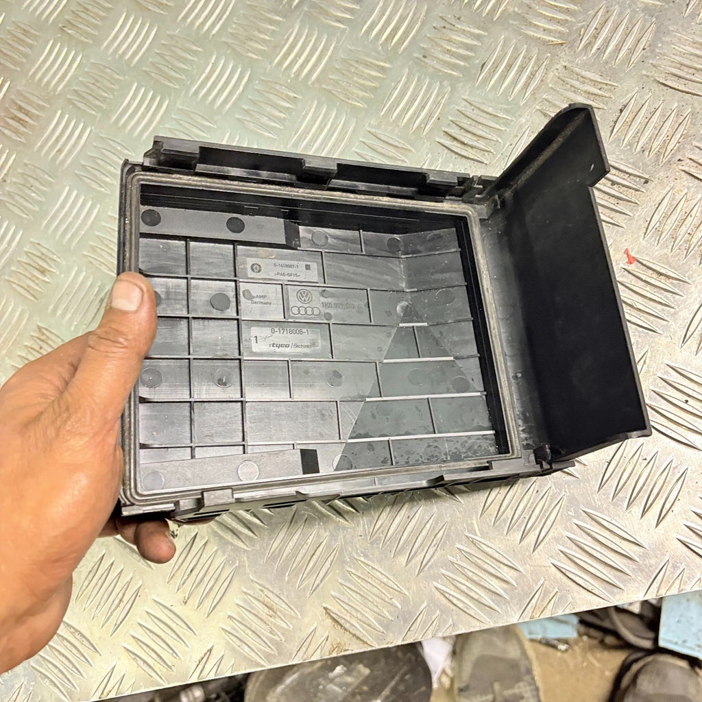 VW AUDI SKODA SEAT CENTRAL ELECTRONICS COVER 1K0937132F/1K0 937 132 F
