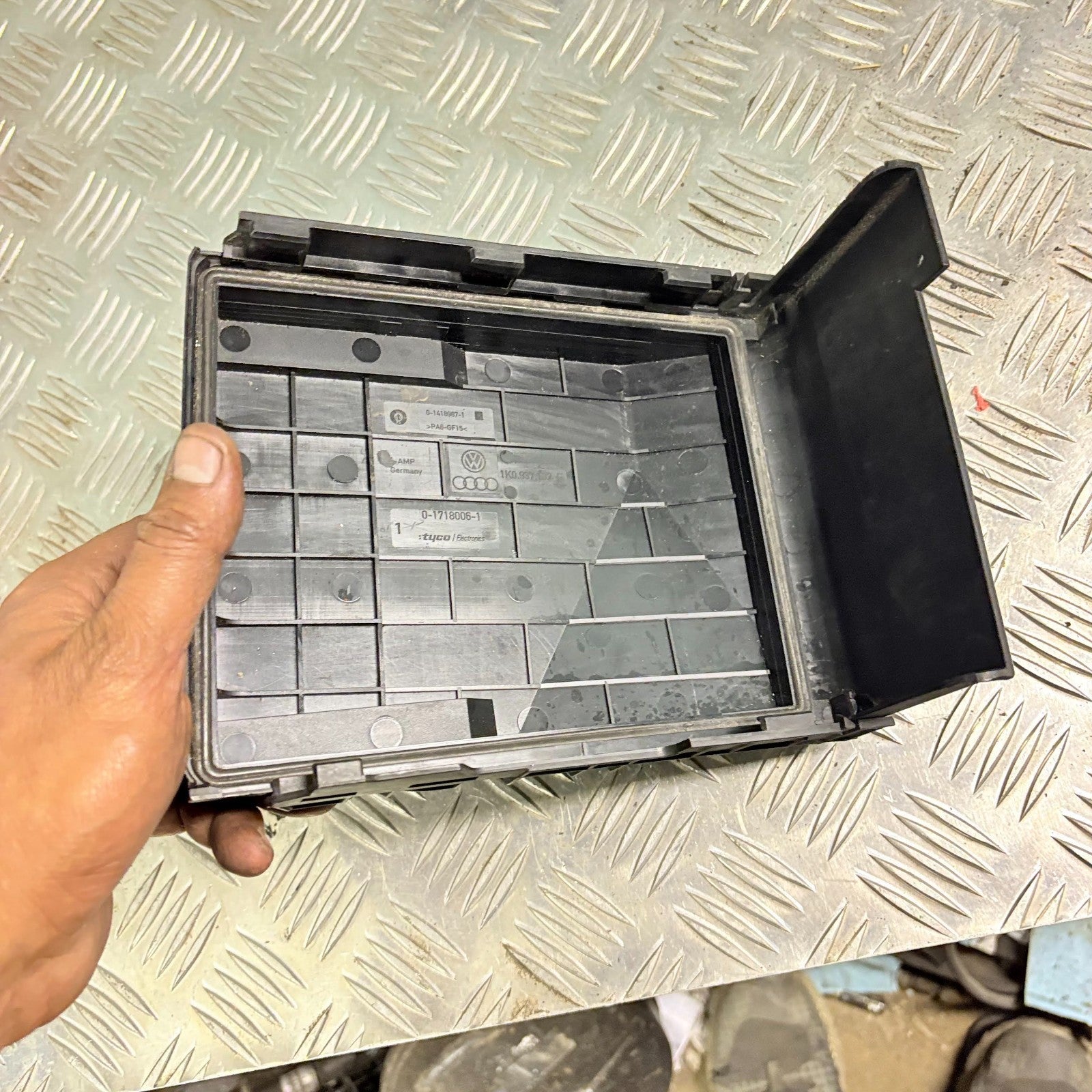 VW AUDI SKODA SEAT CENTRAL ELECTRONICS COVER 1K0937132F/1K0 937 132 F