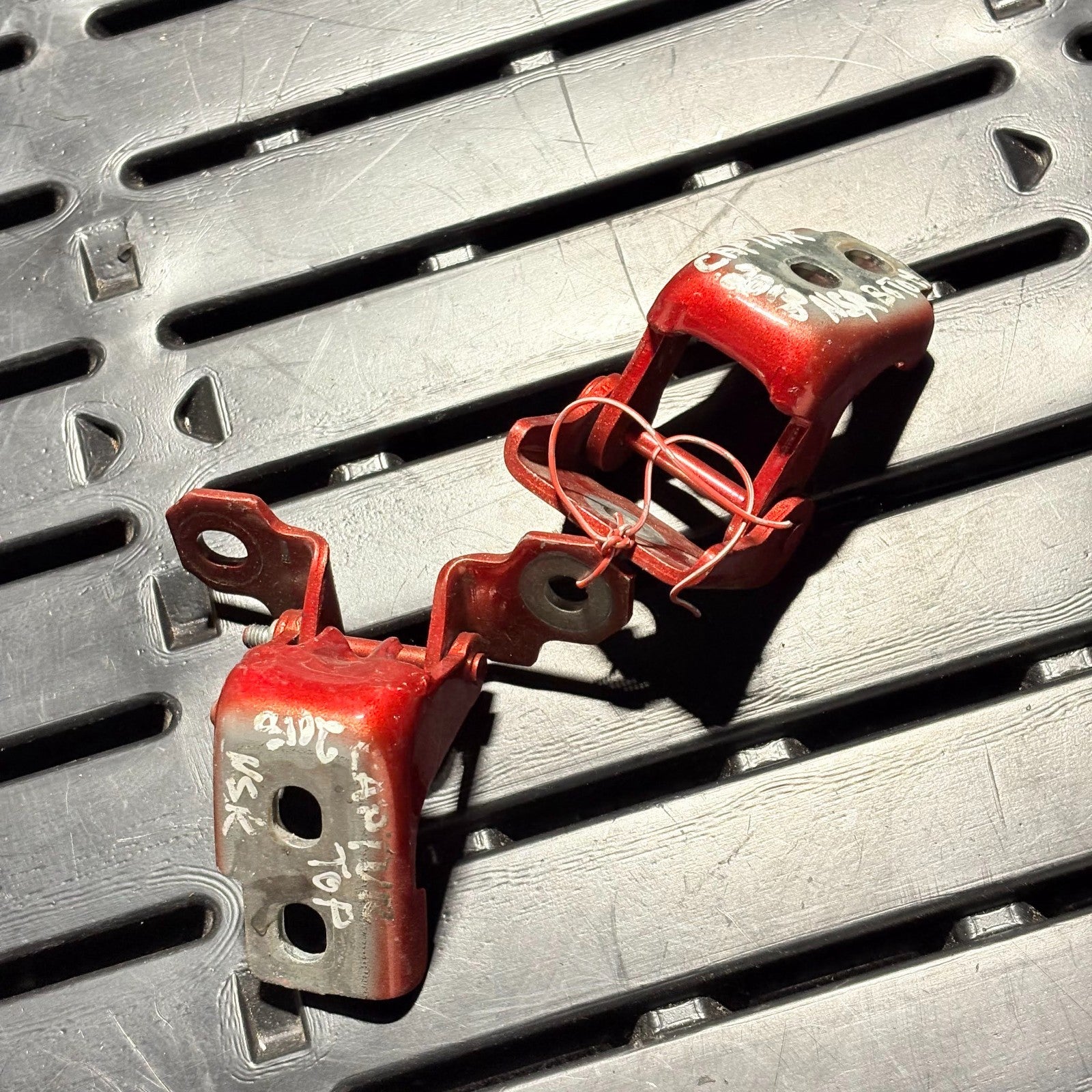 Renault Captur Mk1 2013-2019 Left Passenger N/S/R Rear Bottom Door Hinge Pair