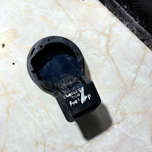 02-08 JEEP CHEROKEE KJ PETROL FUEL TANK FILLER DOOR 04674991AE