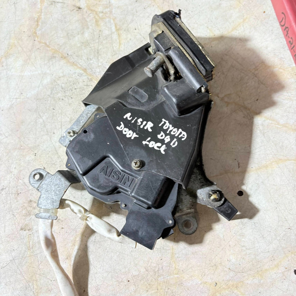 TOYOTA D-4D REAR LEFT PASSENGER N/S/R DOOR LOCK CATCH ACTUATOR MECHANISM