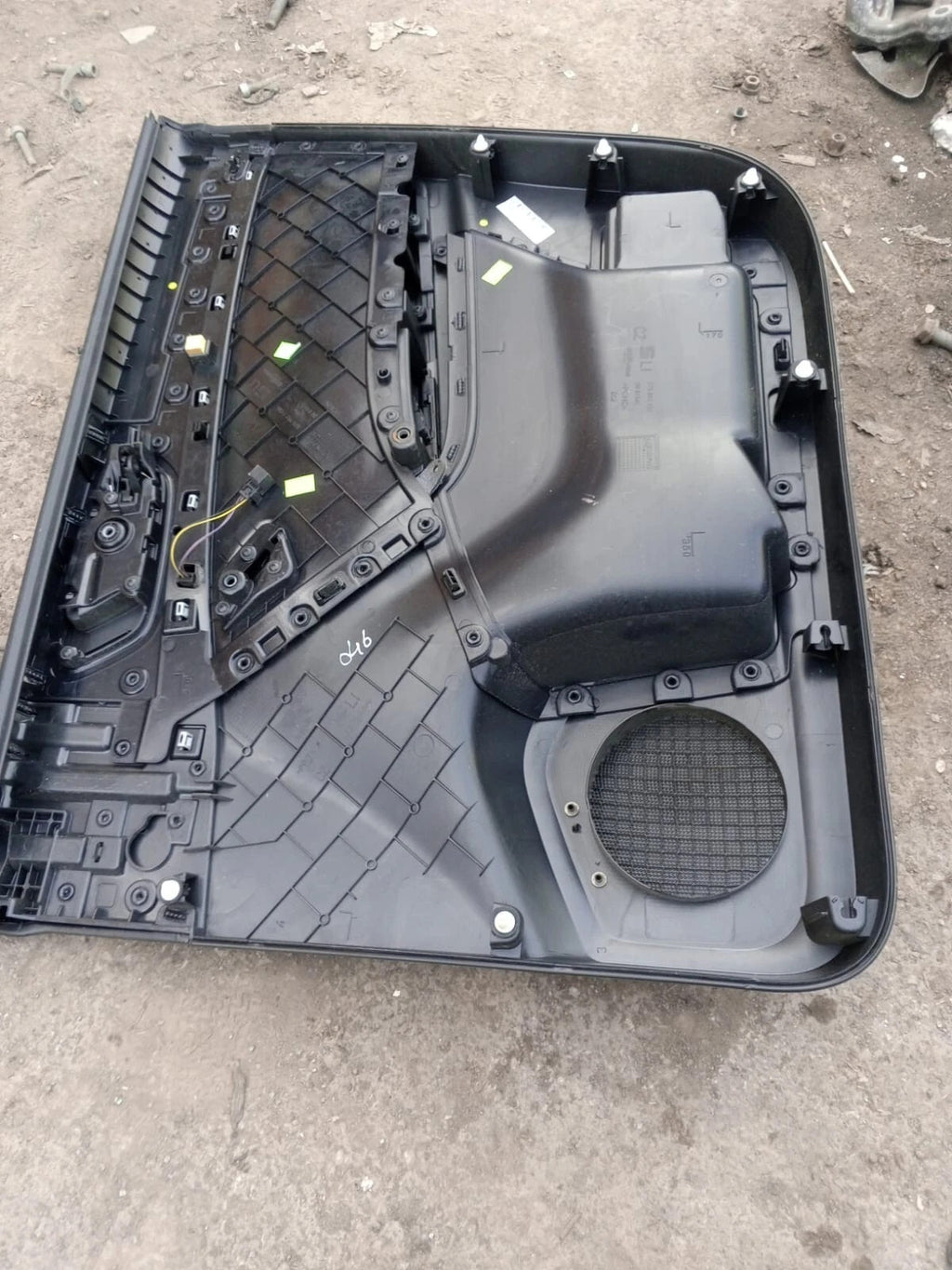 2024 SEAT ATECA FR DSG SE376 1.5 ECOTSI MK1 5DRS HATCH FRONT LEFT SIDE DOOR CARD