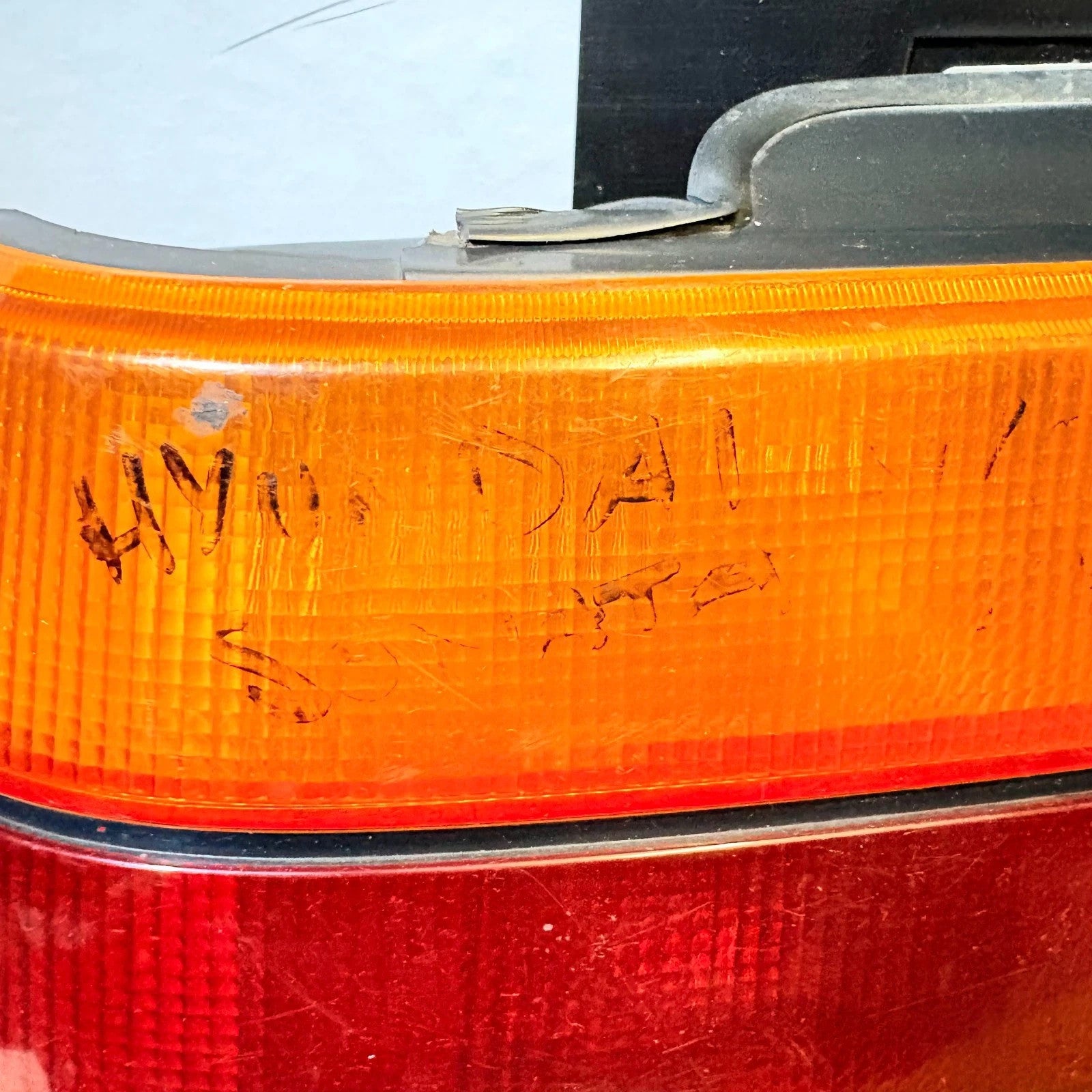 1988-1993 HYUNDAI SONATA REAR RIGHT SIDE TAIL LIGHT
