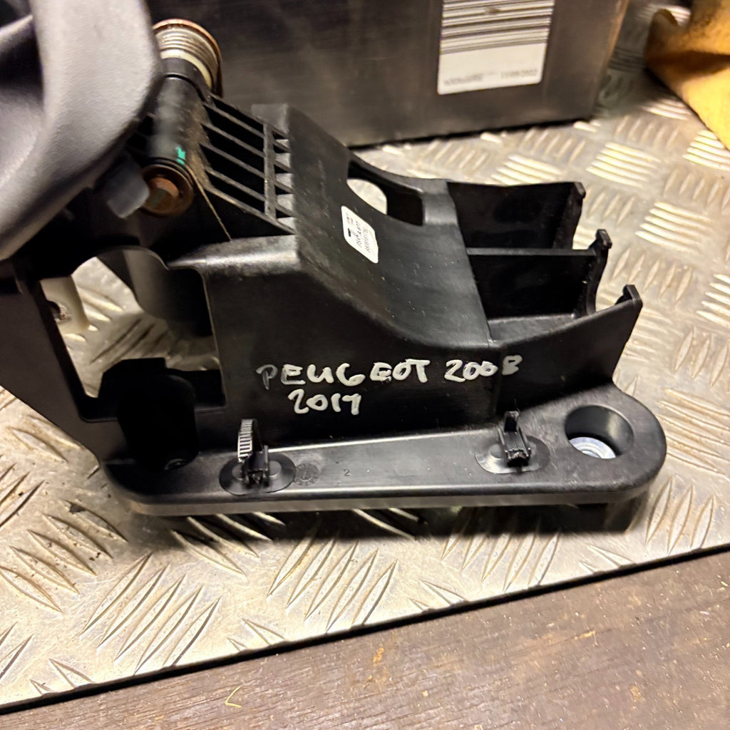 Peugeot 2008 Mk1 2013-2019 5 Speed Manual Gear Lever Selector 9808161780