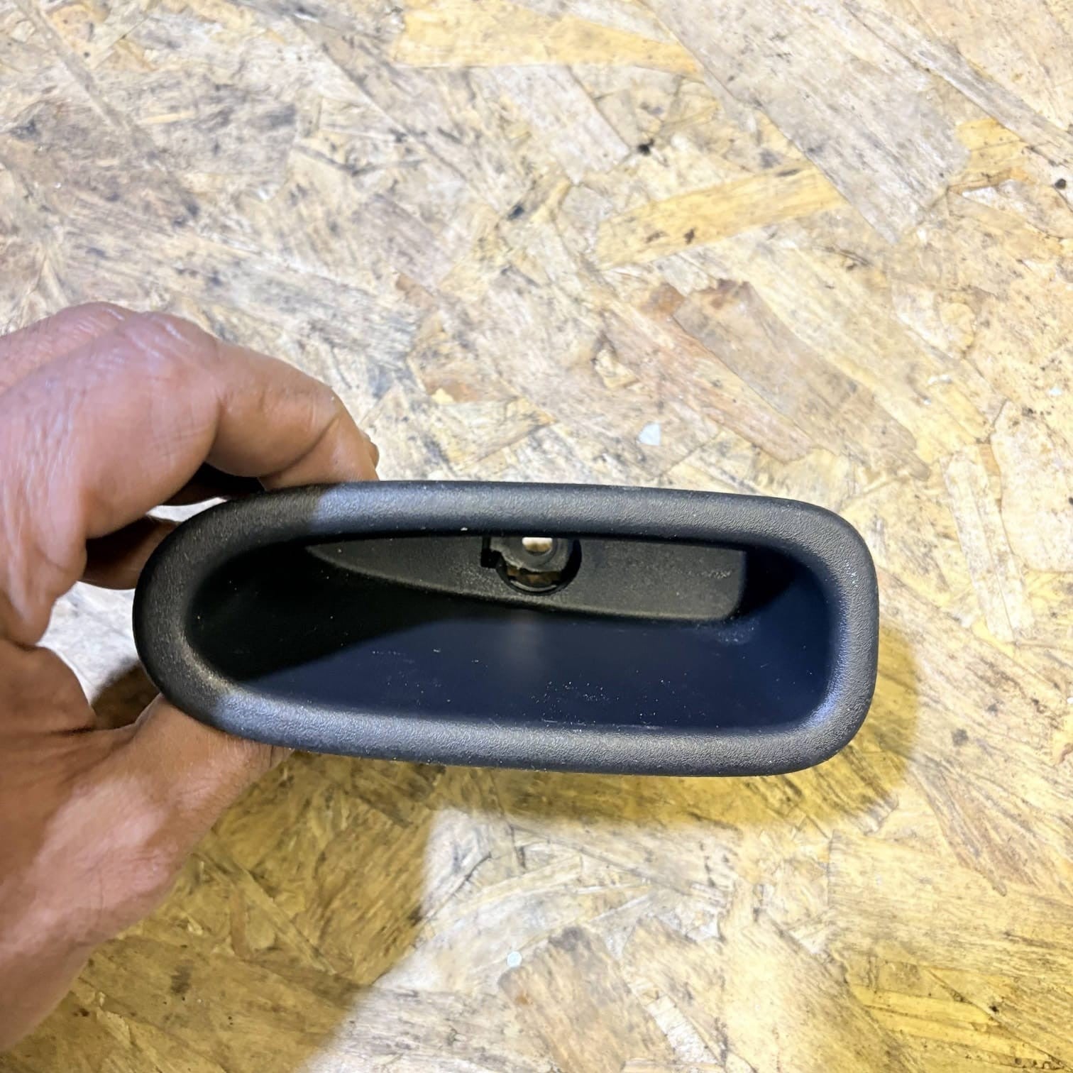 NISSAN NOTE E11 MK1 5DR DRIVER REAR GRAB HANDLE TRIM 809509U00B