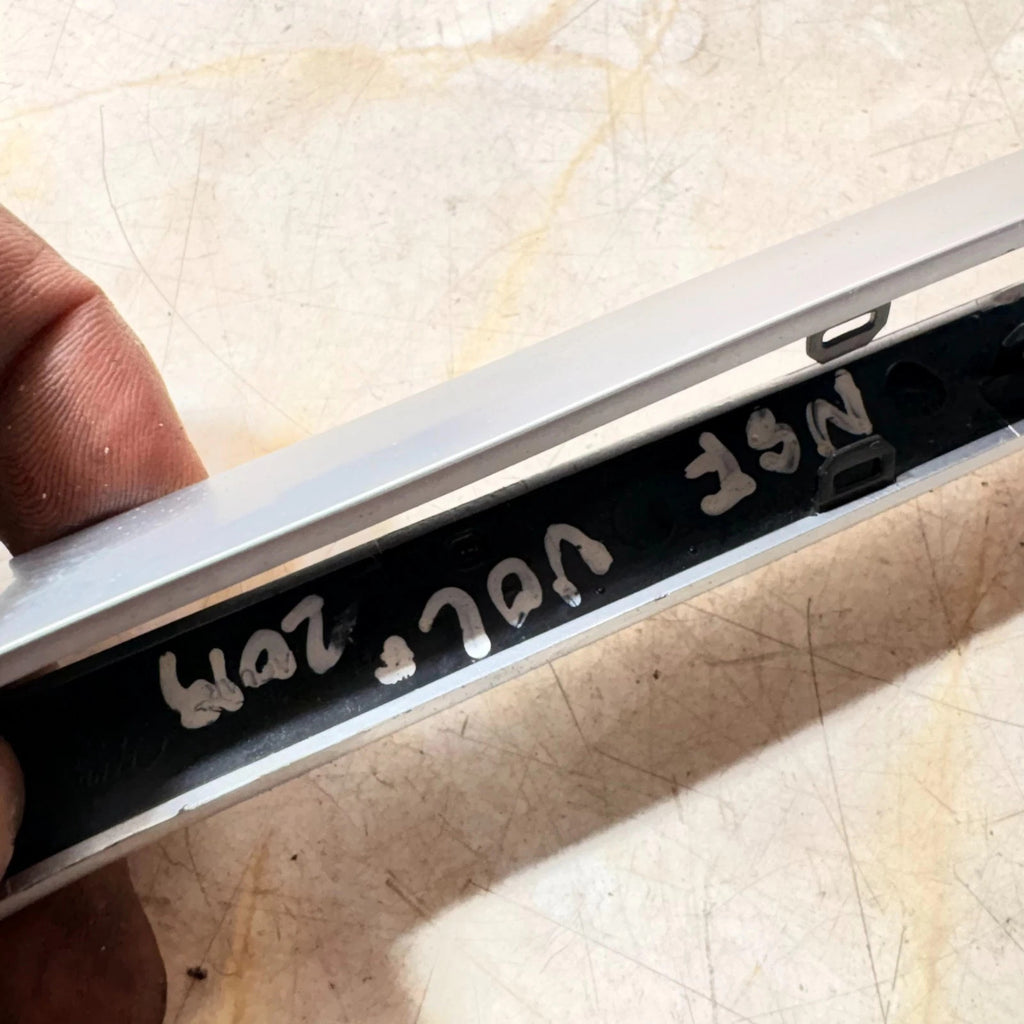 Volvo XC40 2.0 T4 2019 Passenger Front Left Door Window Trim Strip