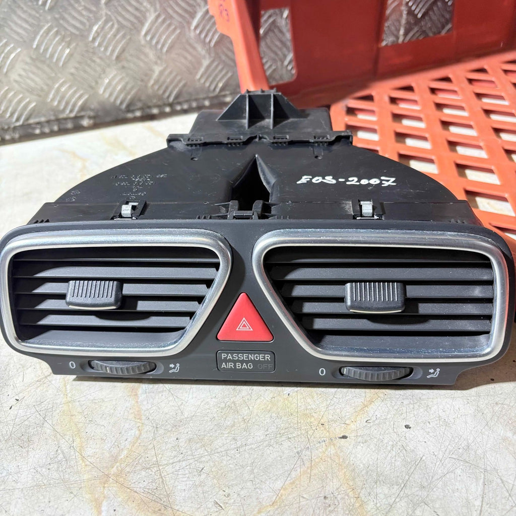 VOLKSWAGEN EOS 2007 CENTER AIR VENT 1Q0819735C 1Q0 819 735 C