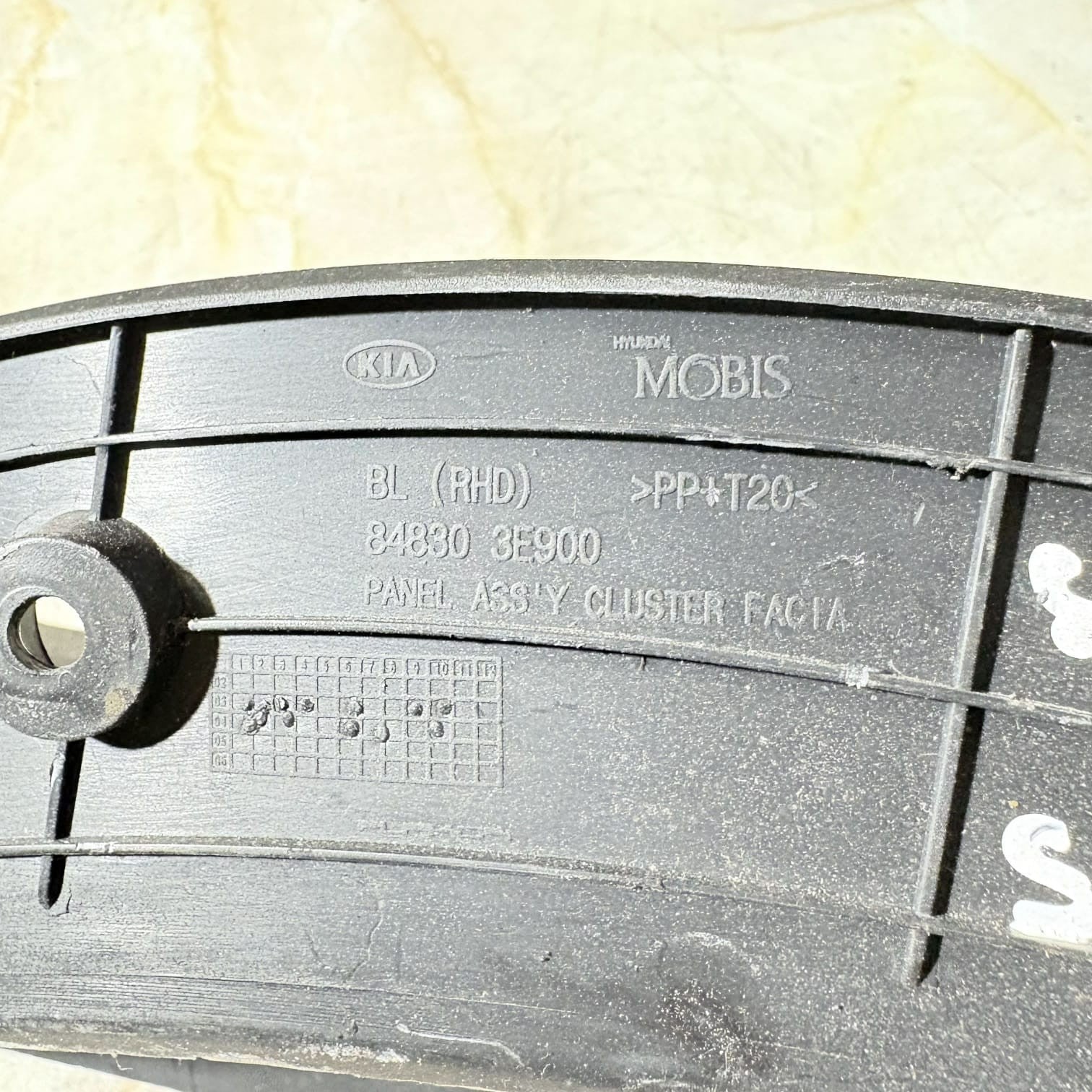 Kia Sorento Speedometer Surround Trim Cover 84830-3E900 2002-2009