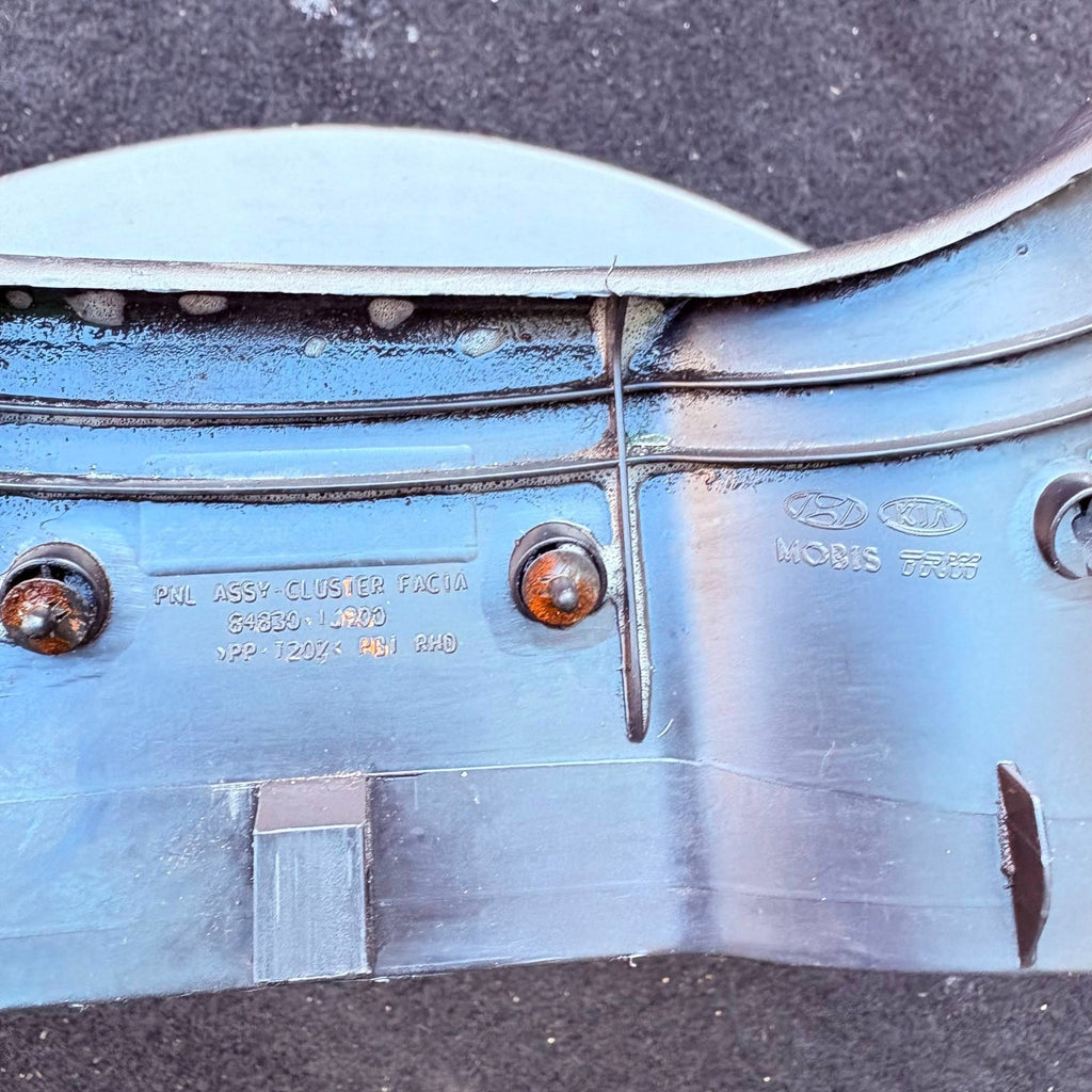 HYUNDAI i20 MK1 2008-2014 Speedometer Instrument Cluster Surround Trim 848301J90
