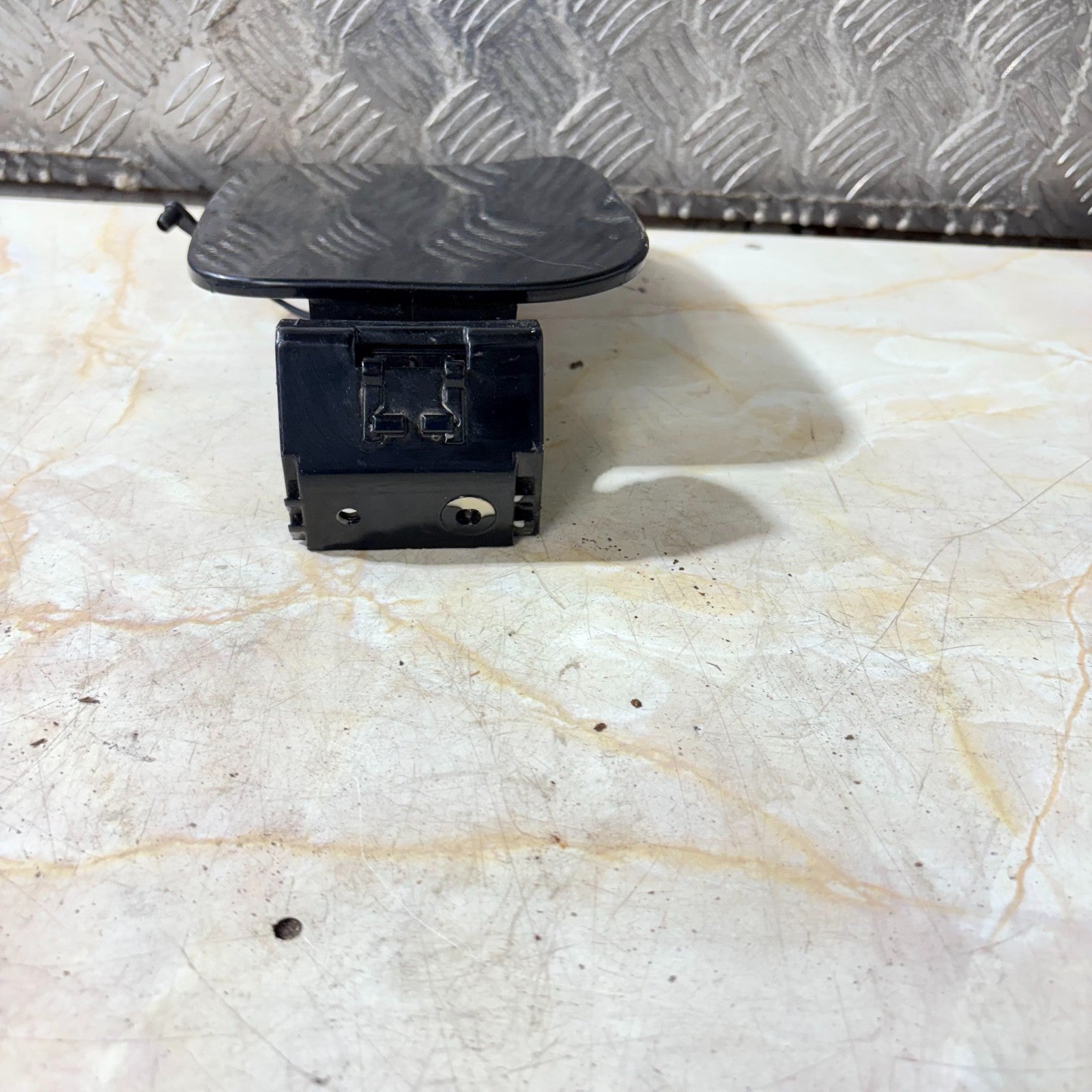 KIA CARENS 2004 FUEL FILLER FLAP