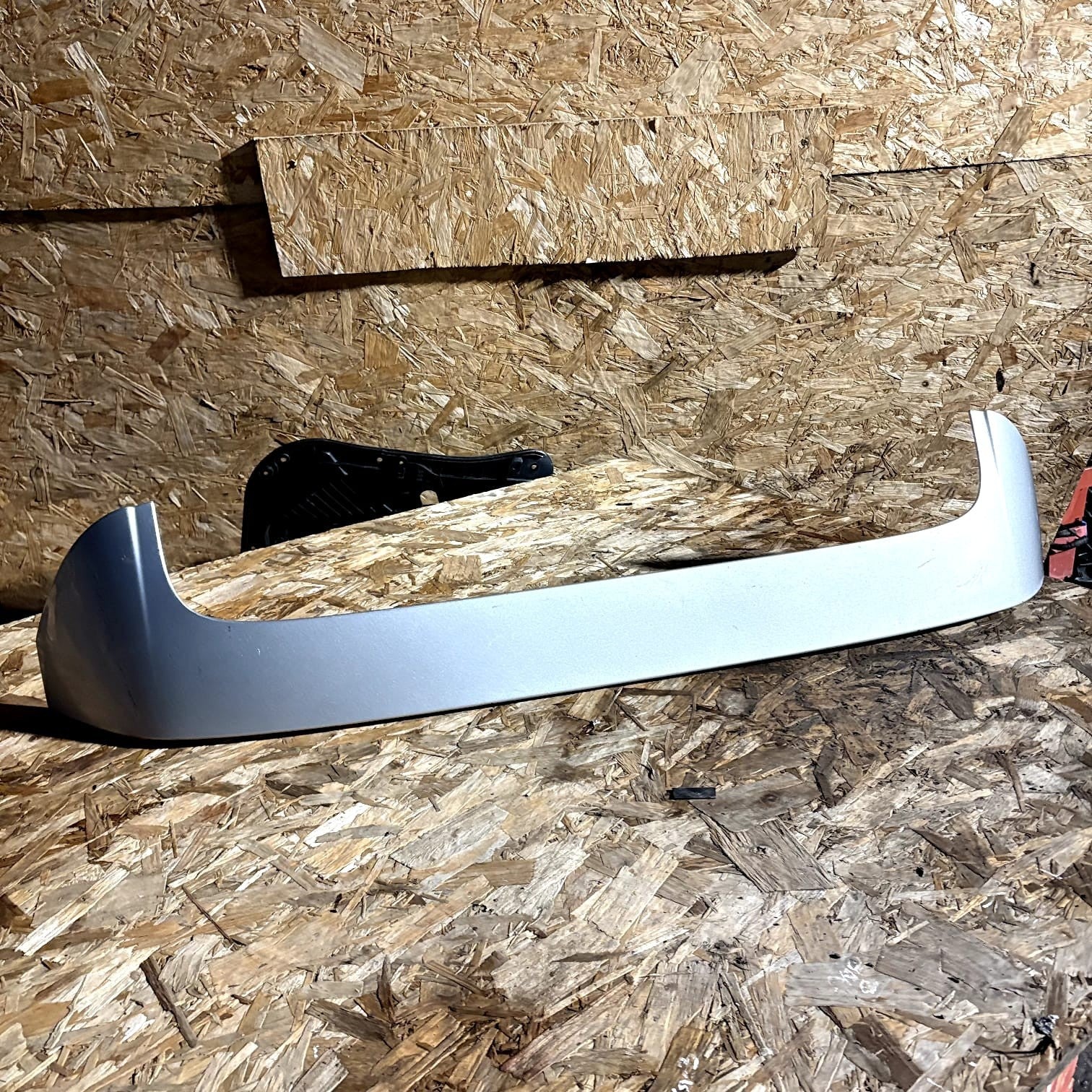FORD FIESTA STANDARD REAR TAILGATE BOOTLID SPOILER FROZEN WHITE C1BBA44210B 2009