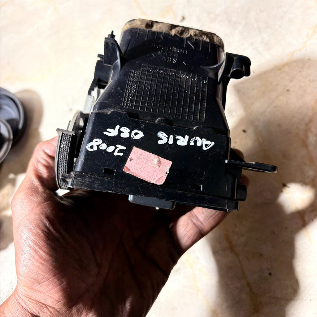 Toyota Auris 2008 Front right dashboard side air vent 9474