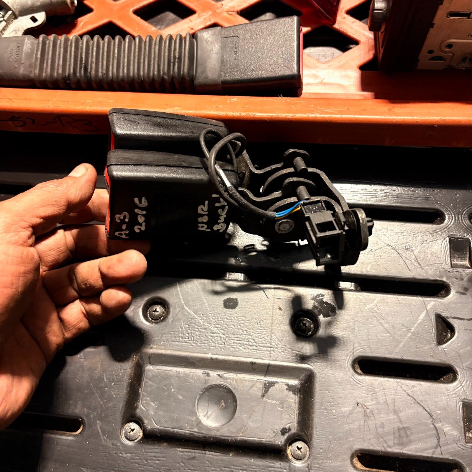 Audi A3 S3 8V Rear Left Seat Belt Buckle Latch/Adapter 2013-2016 8V0857755E