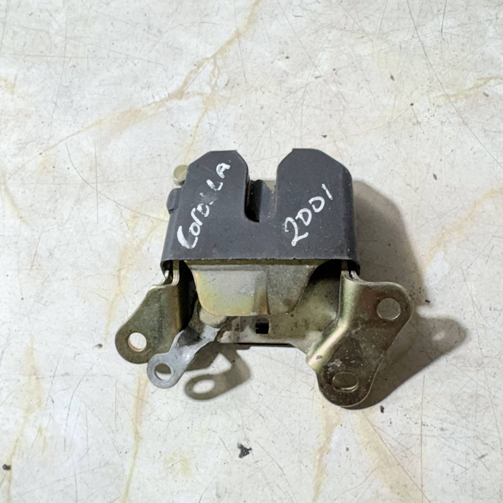 Toyota Corolla boot tailgate lock 2001
