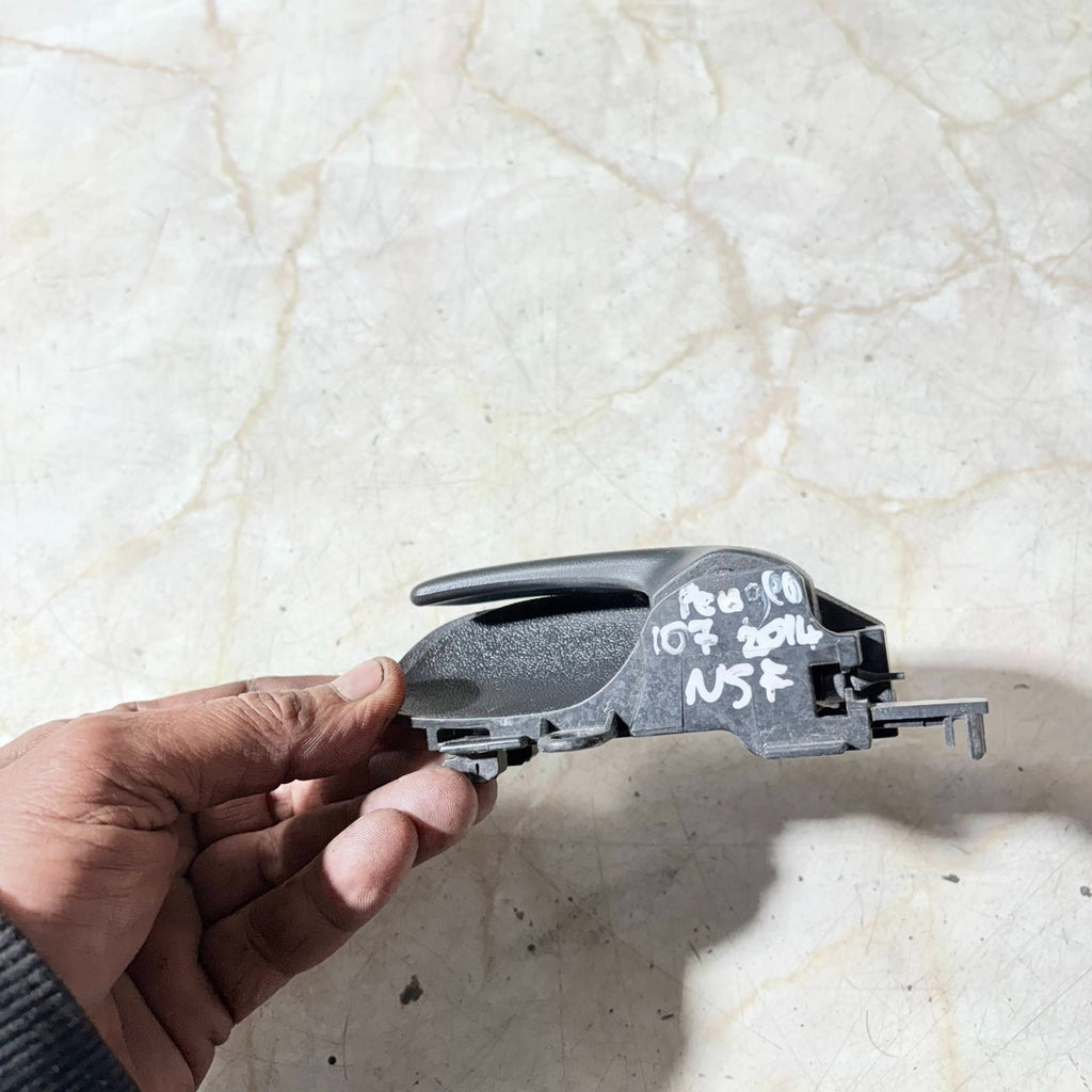 Interior Front Left Passenger Side Interior Door Handle for Peugeot 107 2014