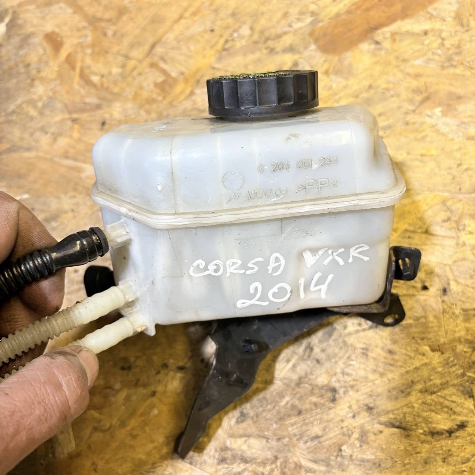VAUXHALL CORSA D VXR 1.6T RHD 2007 - 2014 07-14 BRAKE FLUID RESERVOIR 0204051244