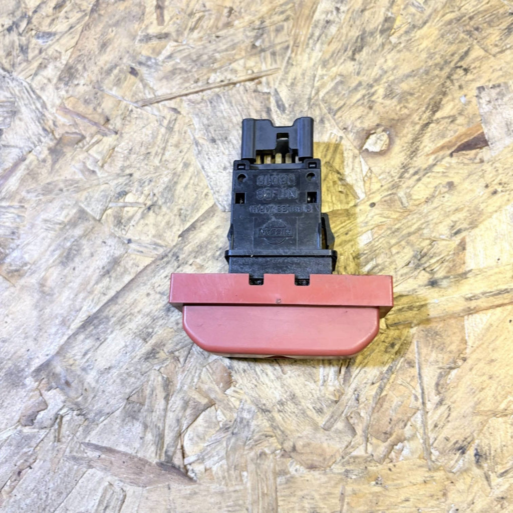 Nissan X-Trail T30 2001-2003 Hazard Warning Light Switch 25290-8H300 06016