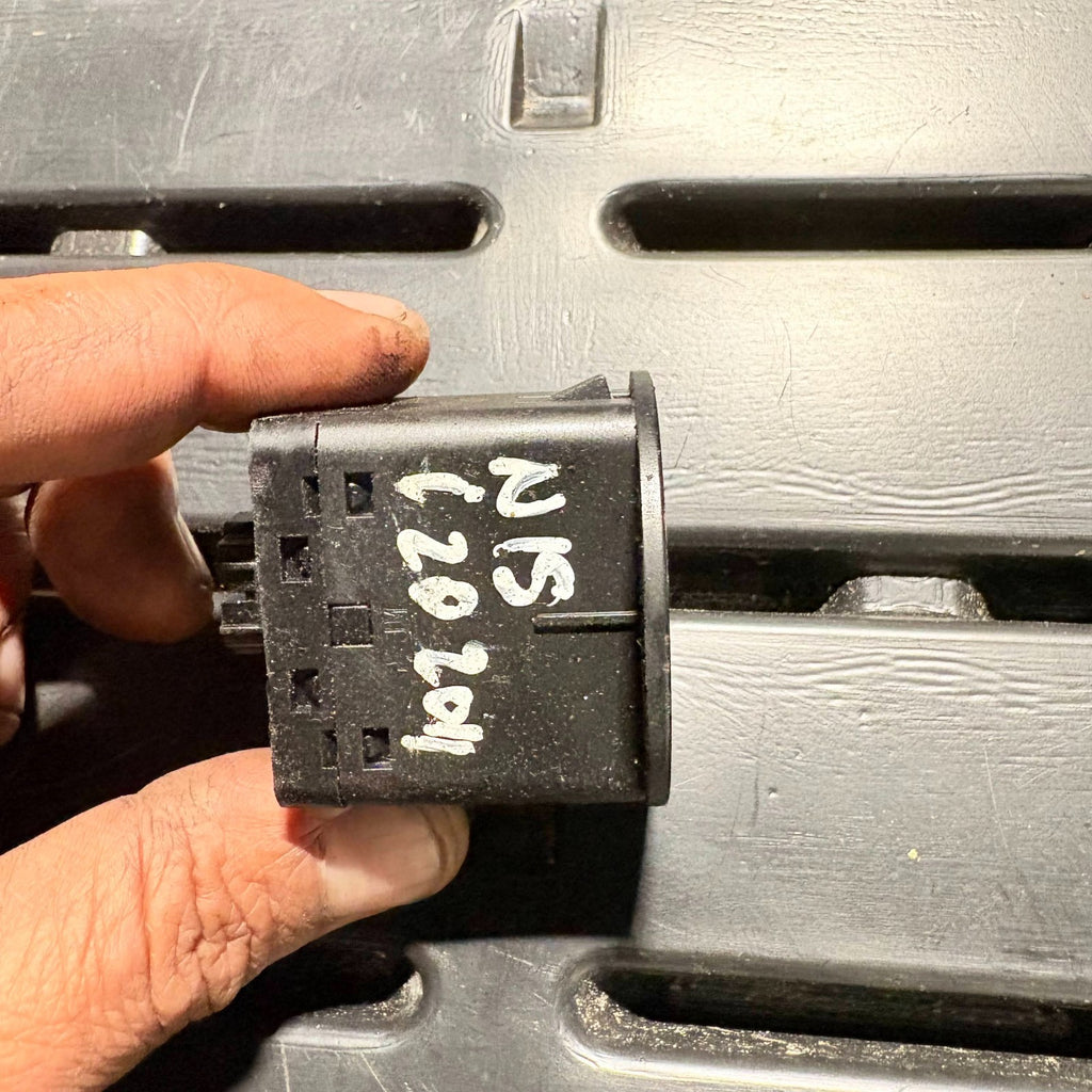 HYUNDAI I20 2008-2014 Mk1 DASHBOARD PASSENGER AIRBAG ON OFF SWITCH BUTTON