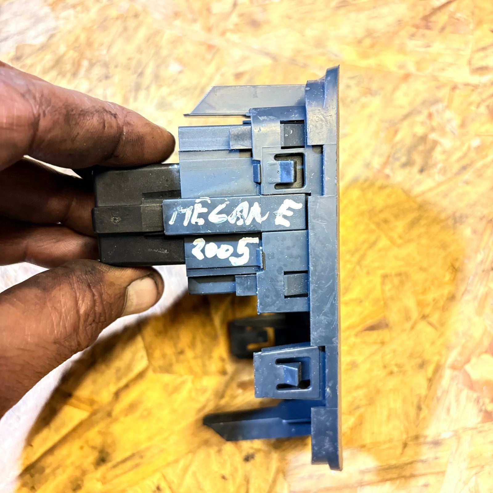 RENAULT MEGANE 2005 HEADLIGHT ADJUSTER LEVEL SWITCH 88020001