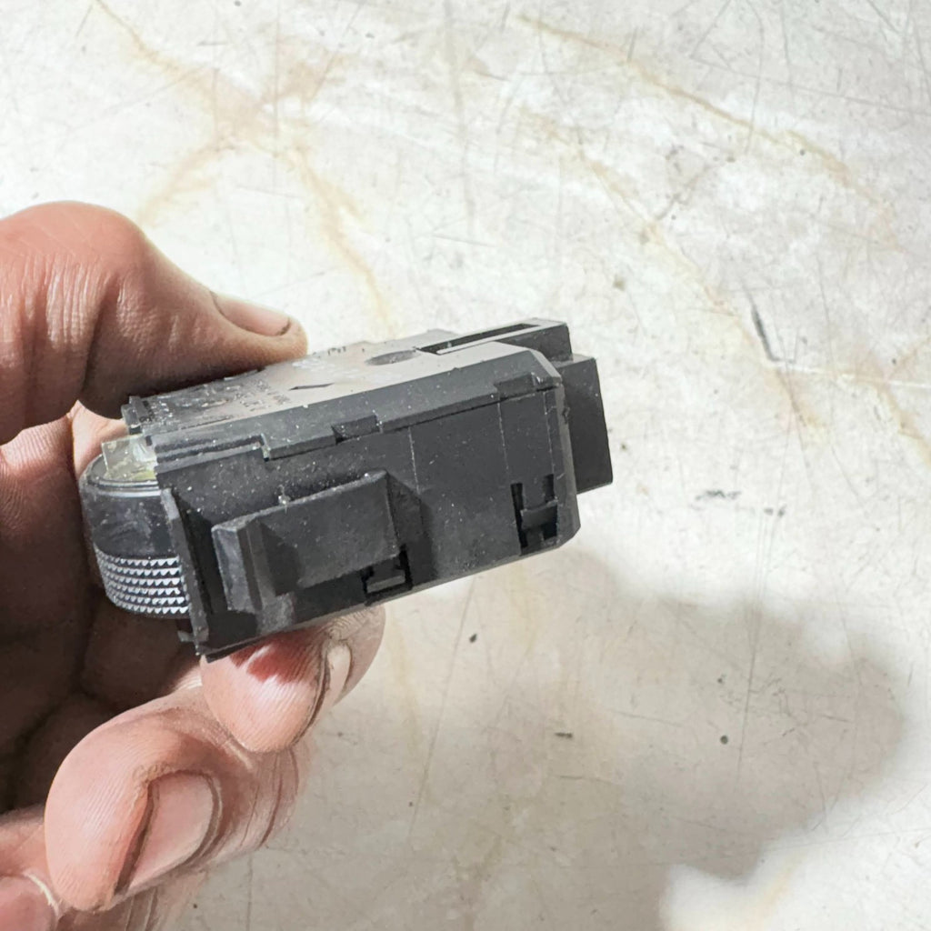 FORD LUXURY MK1 2001-2008 HEADLIGHT LEVEL SWITCH 0307851
