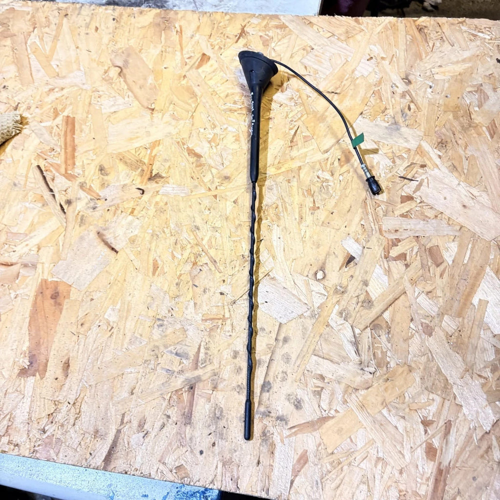 VW PASSAT B5 B5.5 1.8 PETROL ROOF MAST BASE AERIAL ANTENNA 2008