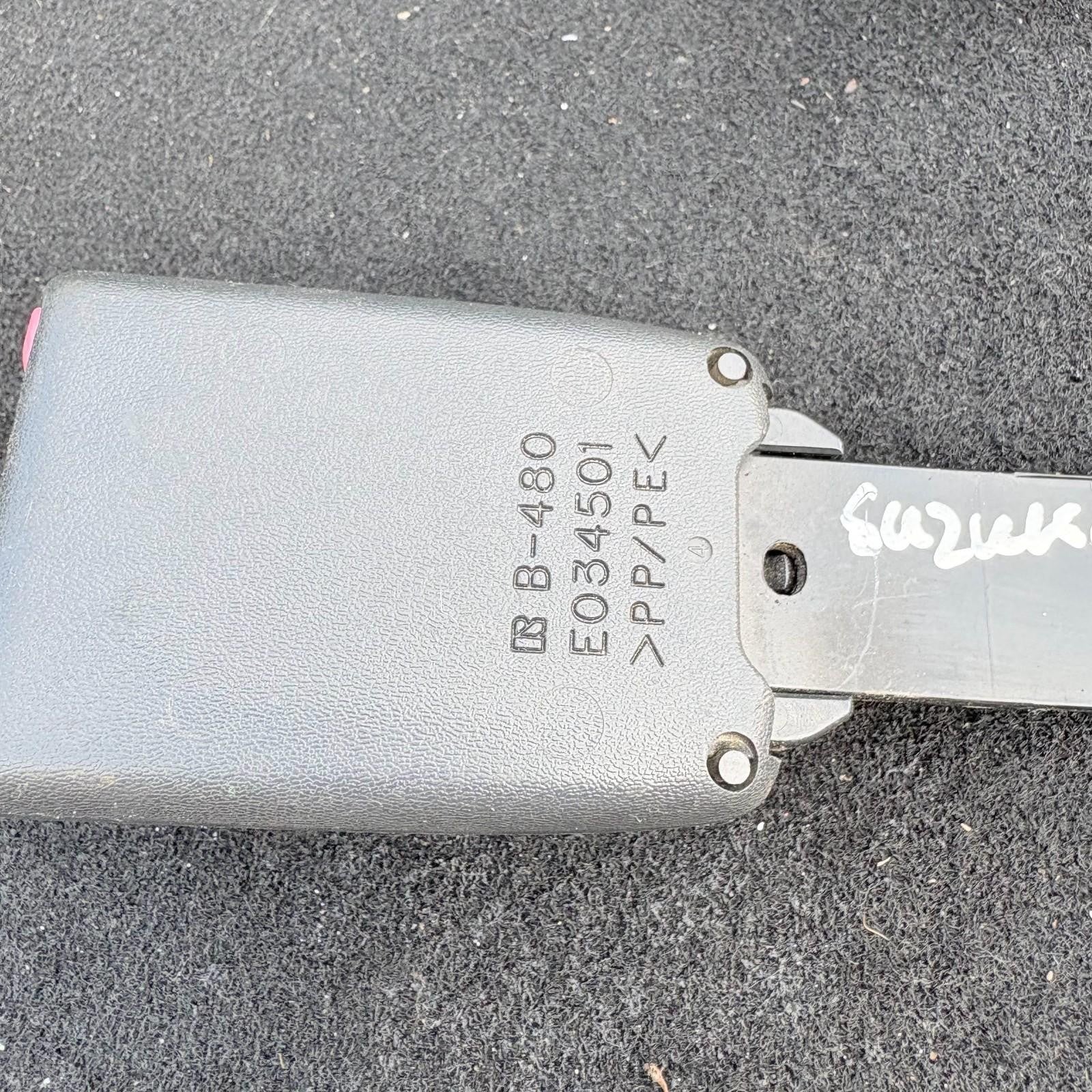 SUZUKI SWIFT VVT OFFSIDE DRIVER FRONT RIGHT SEAT BELT STALK BUCKLE E034501