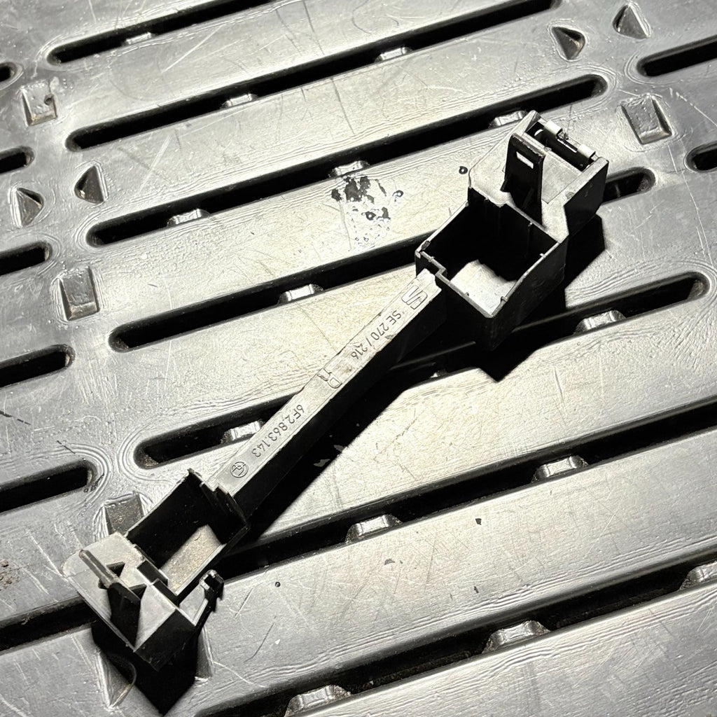 Seat Ibiza Mk5 Console Footwell Bracket 6F2863143