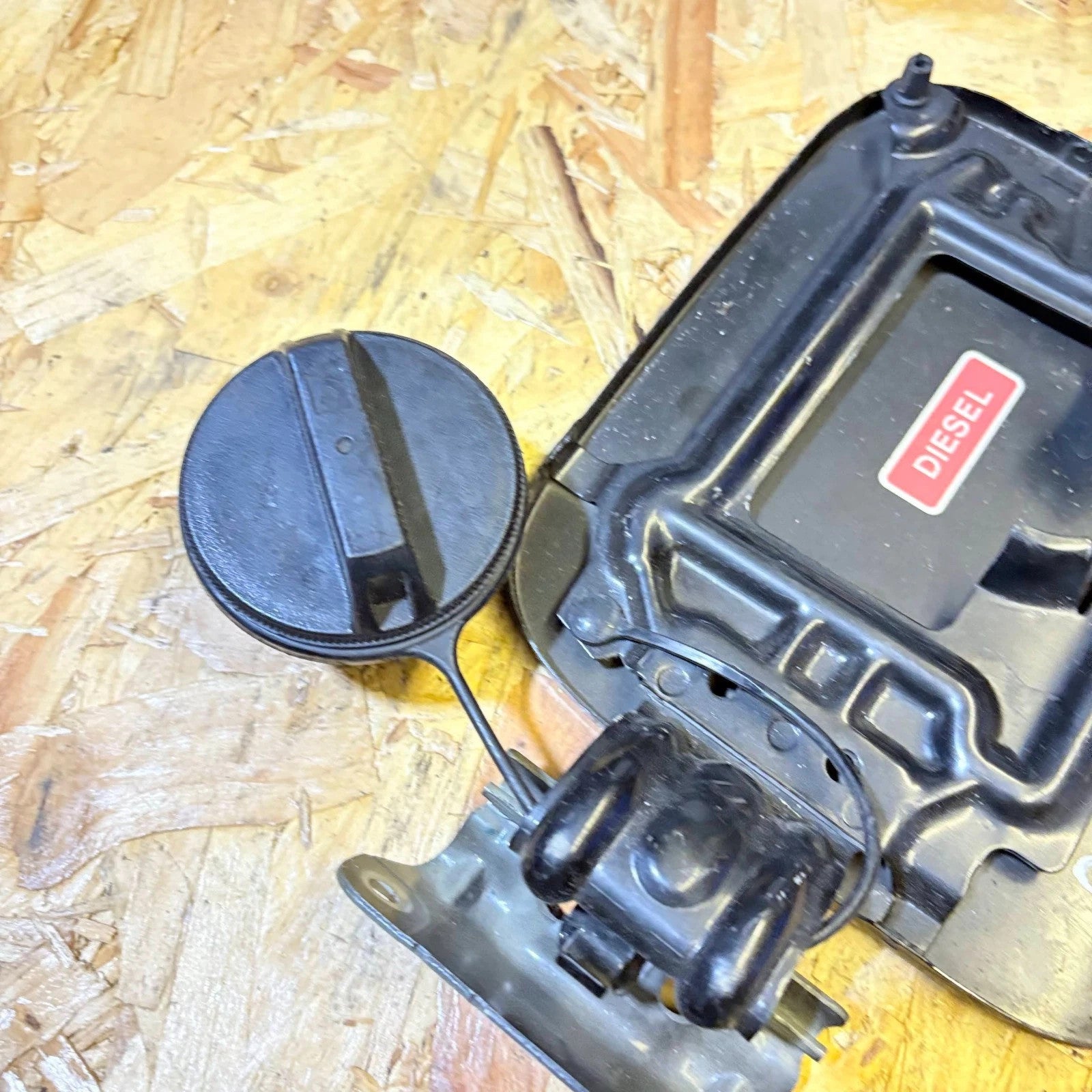 Nissan Qashqai J10 2010-2013 Diesel Fuel Flap Door & Cap G8830-JD0M0