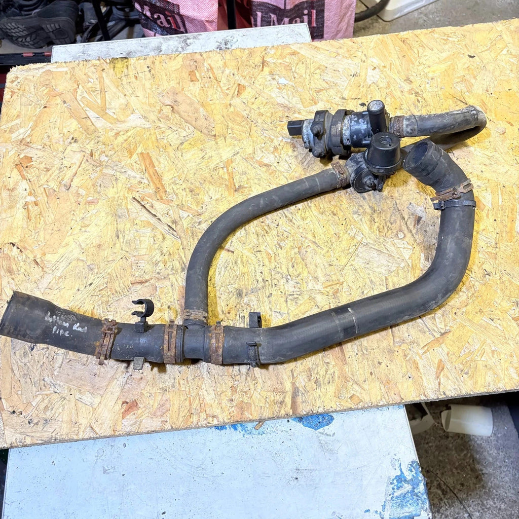 VW Golf Mk5 2003-2009 2.0 TDI Coolant Pipe/Hose Valve 03G965209A