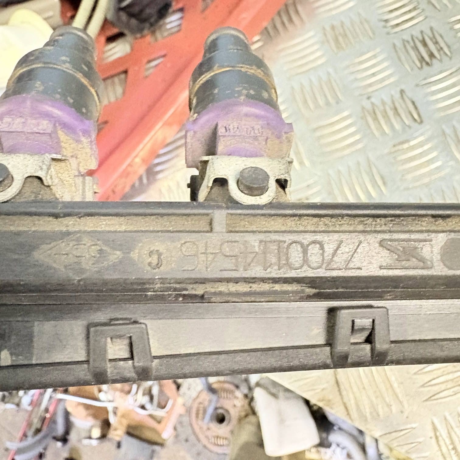 Renault Clio II Phase 2 1.2 Petrol Fuel Injector Rail/Injection Bar 7700114546
