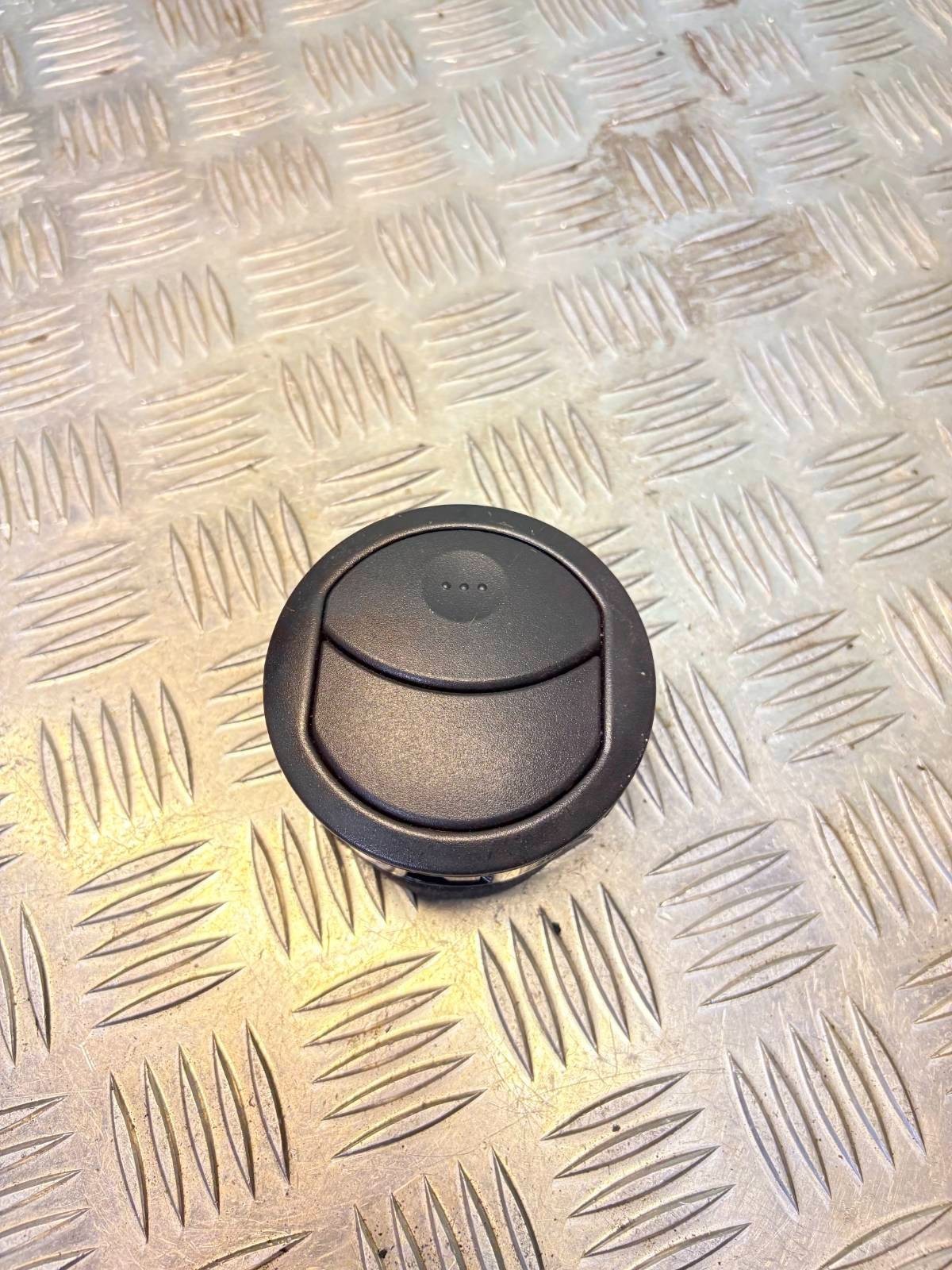 CHEVROLET SPARK 2013 DRIVER AIR VENT