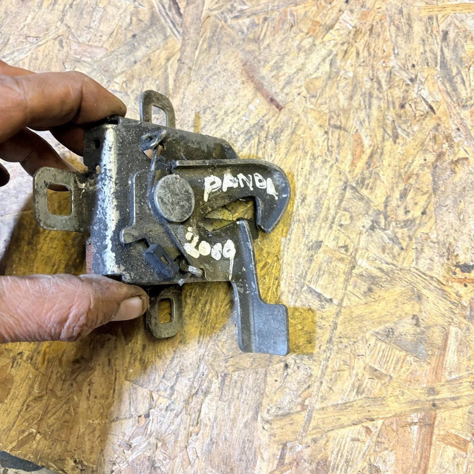 Fiat Panda 2009 Bonnet Lock Mechanism