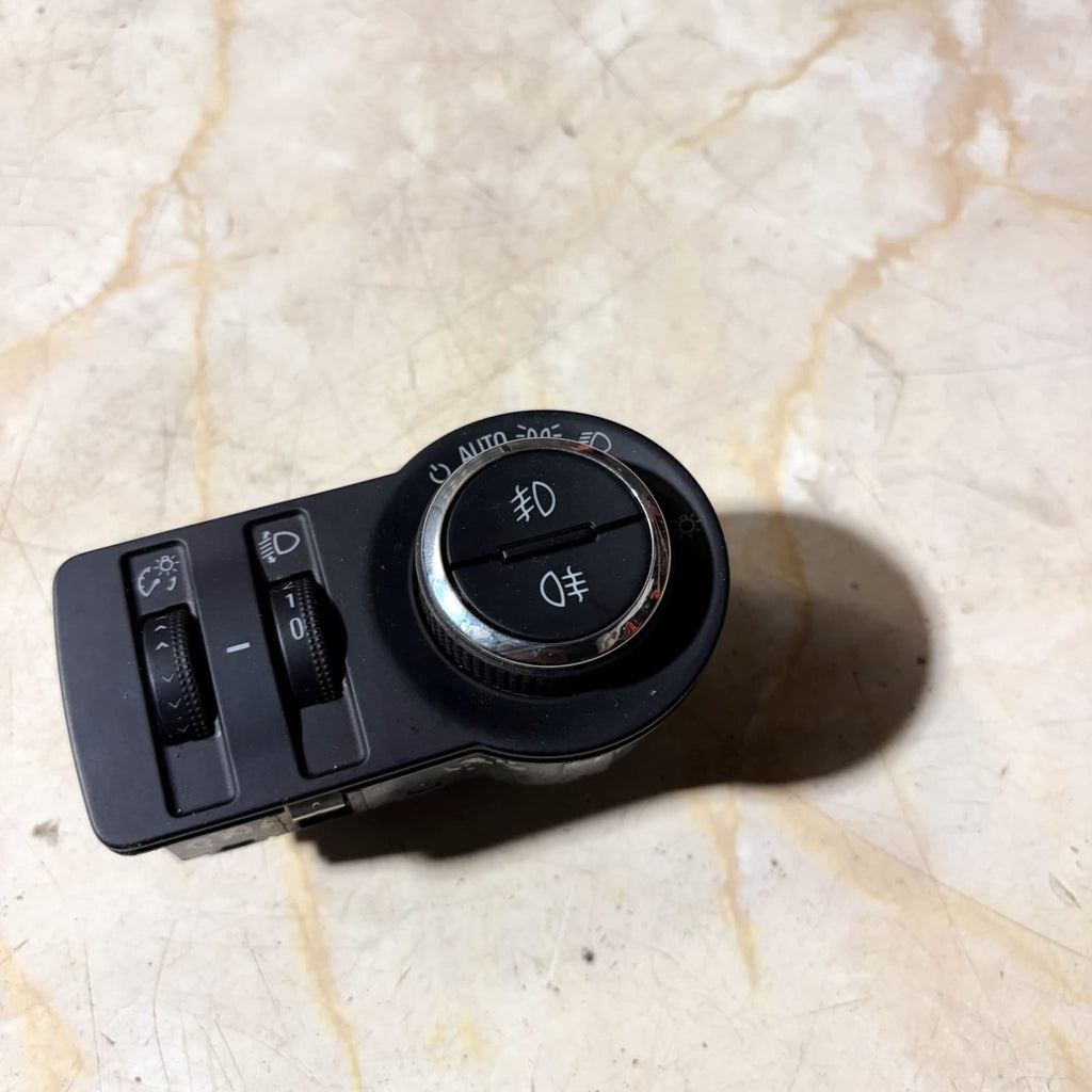 VAUXHALL INSIGNIA 2010 1.8L PETROL Headlight Switch Control On Off 13268694