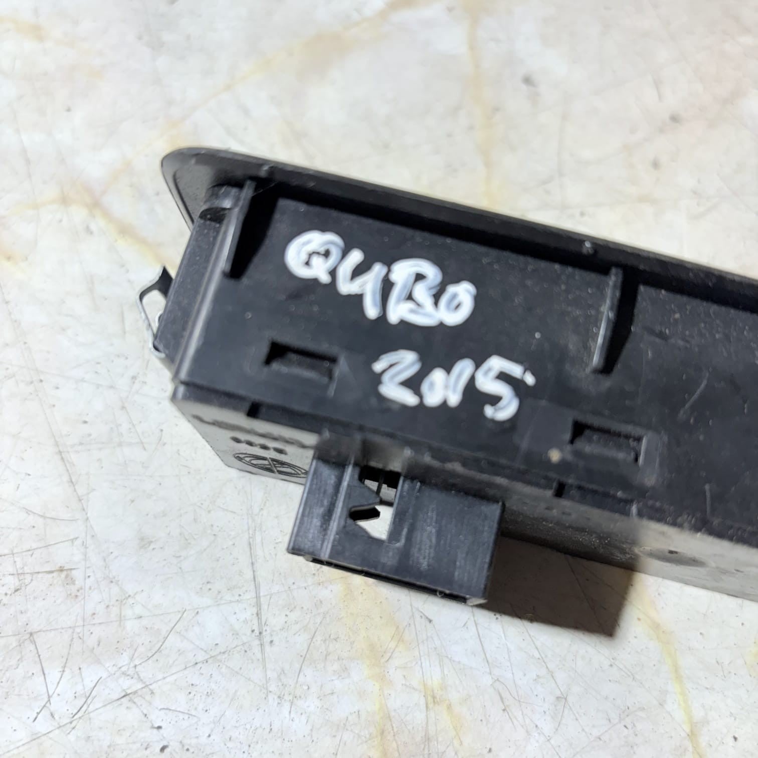 2015 Alfa Romeo Mito MK1 3 Droos Fog Light Control Switch Fait B569