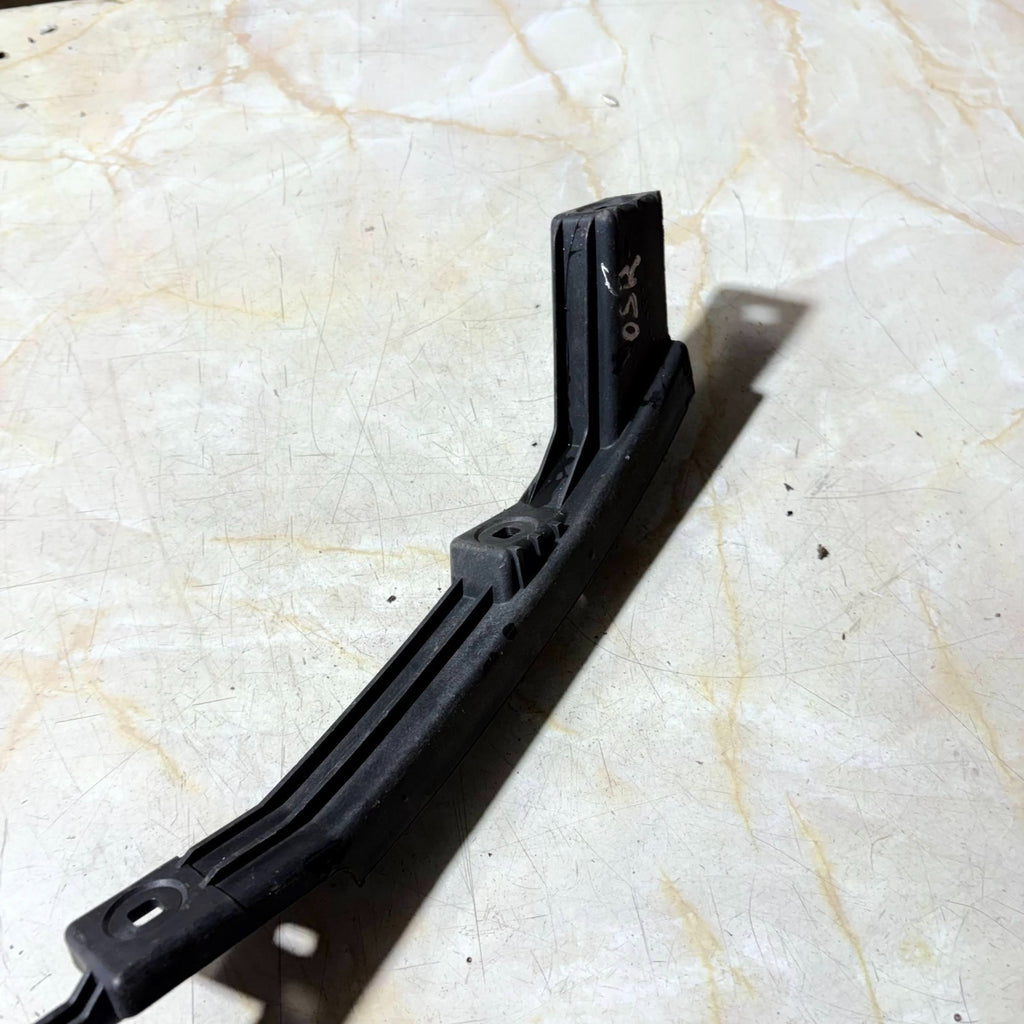 AUDI TT MK1 8N9 2000-2006 REAR RIGHT BUMPER GUIDE BRACKET 8N0807454