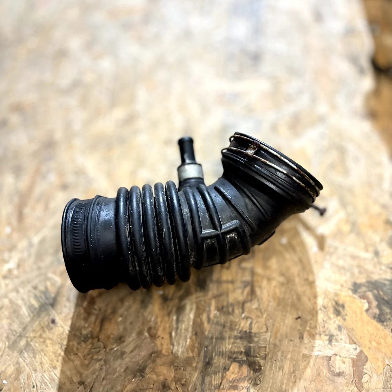 RARE Rubber Air Intake Mass Flow 16578-ED00A Air Hose for Nissan Tiida 1.6 2004