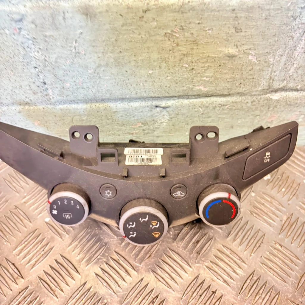 Suzuki Splash 2008-2015 Climate Control Panel Switches 95320281