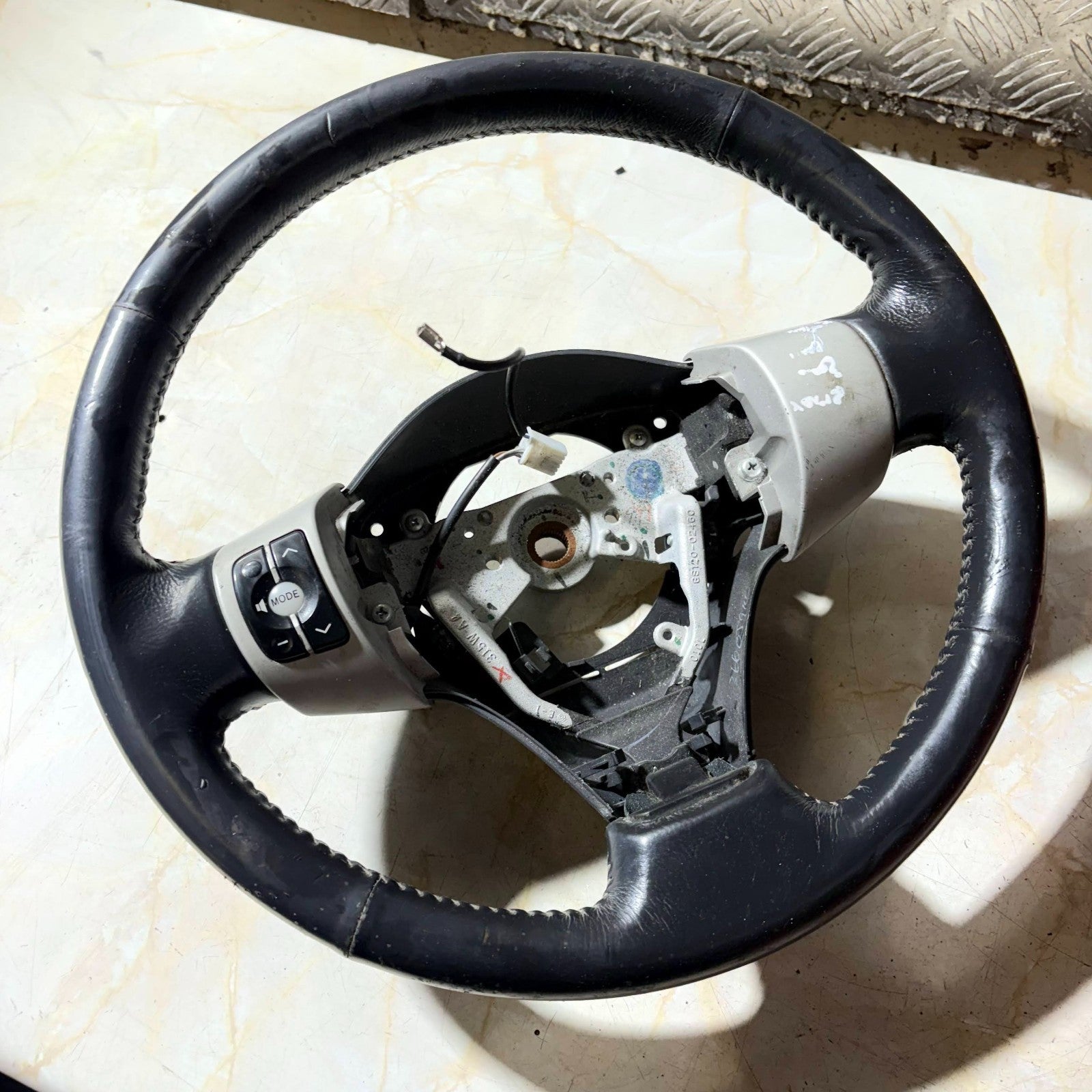 Toyota Yaris Mk2 XP90 2006-2011 Leather Steering Wheel Audio RHD GS120-02460