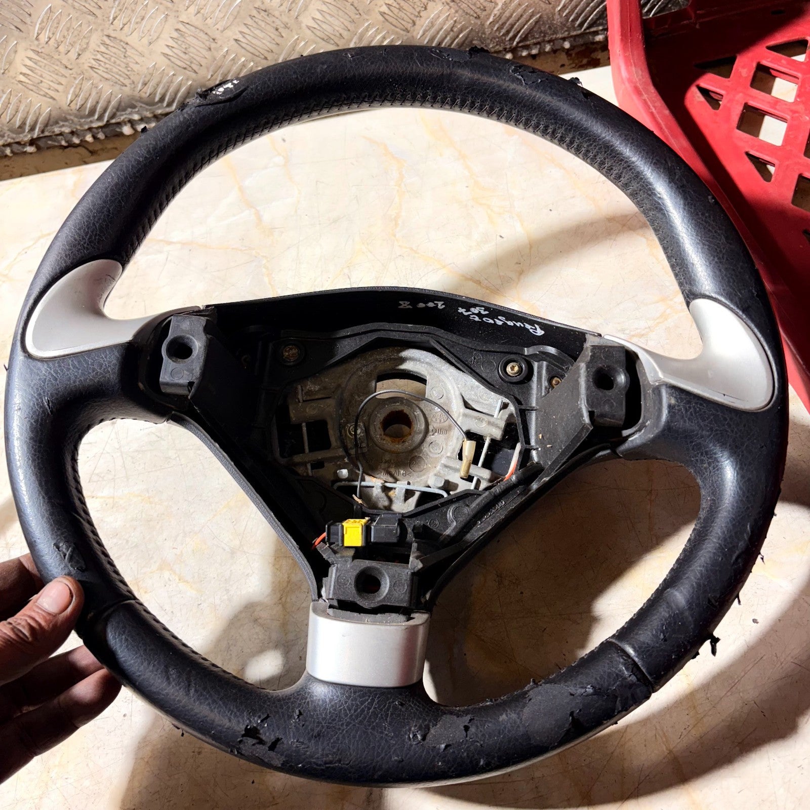 2008 Peugeot 307 Steering Wheel 3-Spoke Black/Silver SV-3503505 2 RHD