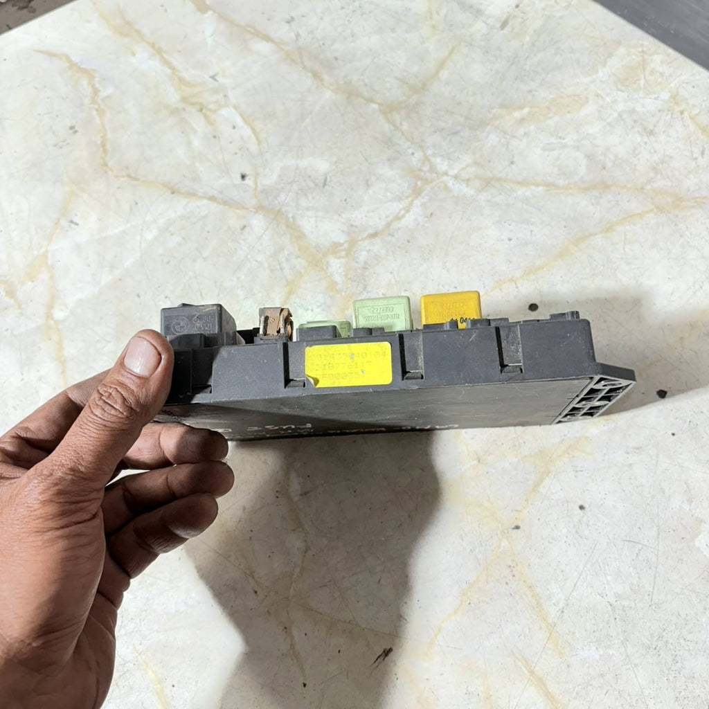 Land Rover L322 Driver rear Fuse Box YQE500290 Ref HG54 2009