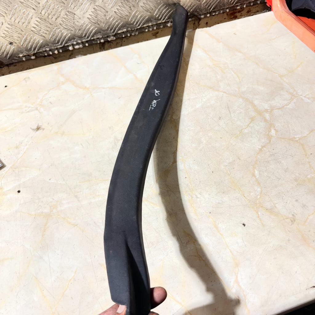 VW Jetta MK5 Drivers Side Front Door End Trim 1K5837382D