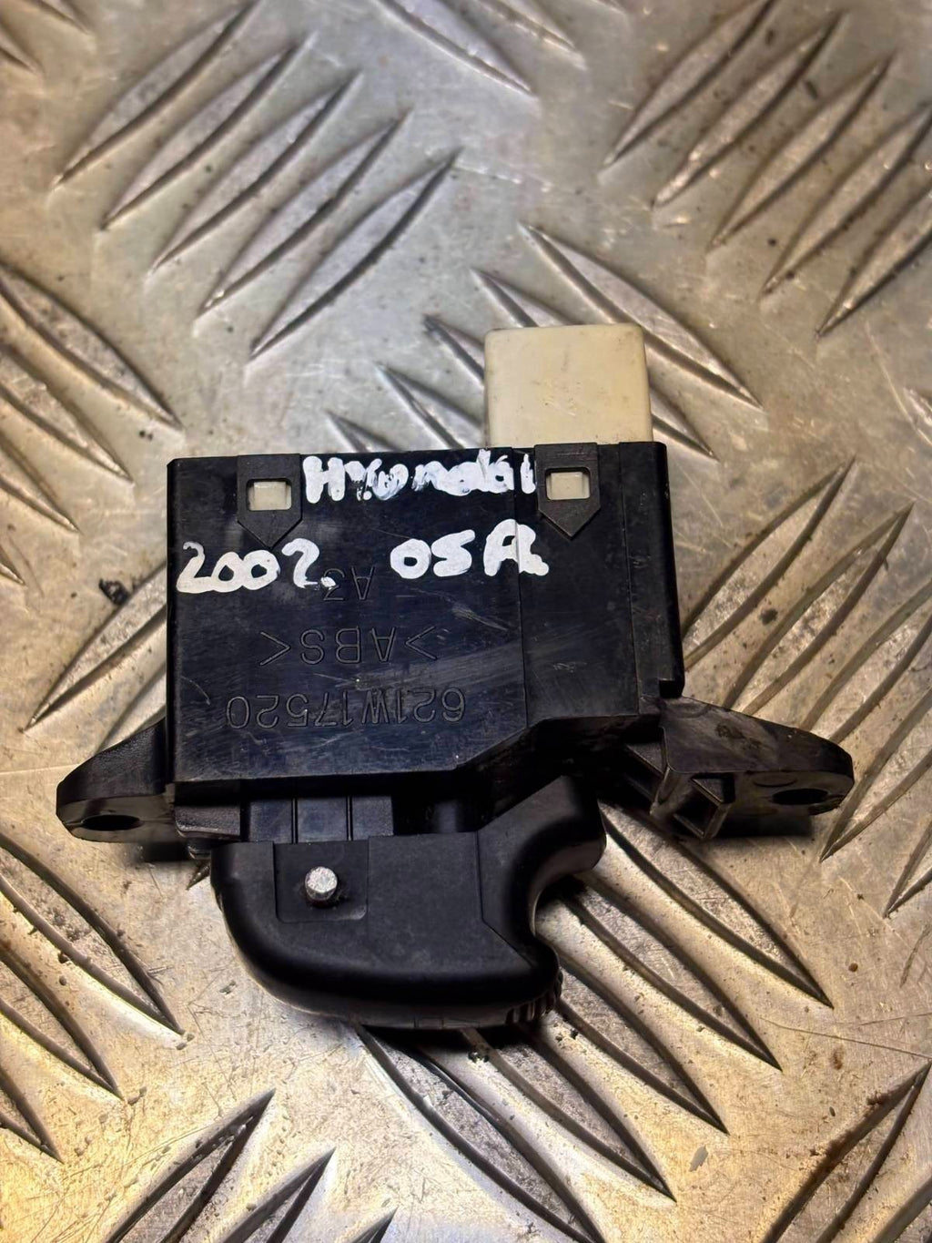 Hyundai Santa Fe 2002 Left rear Electric window control switch 935753C010