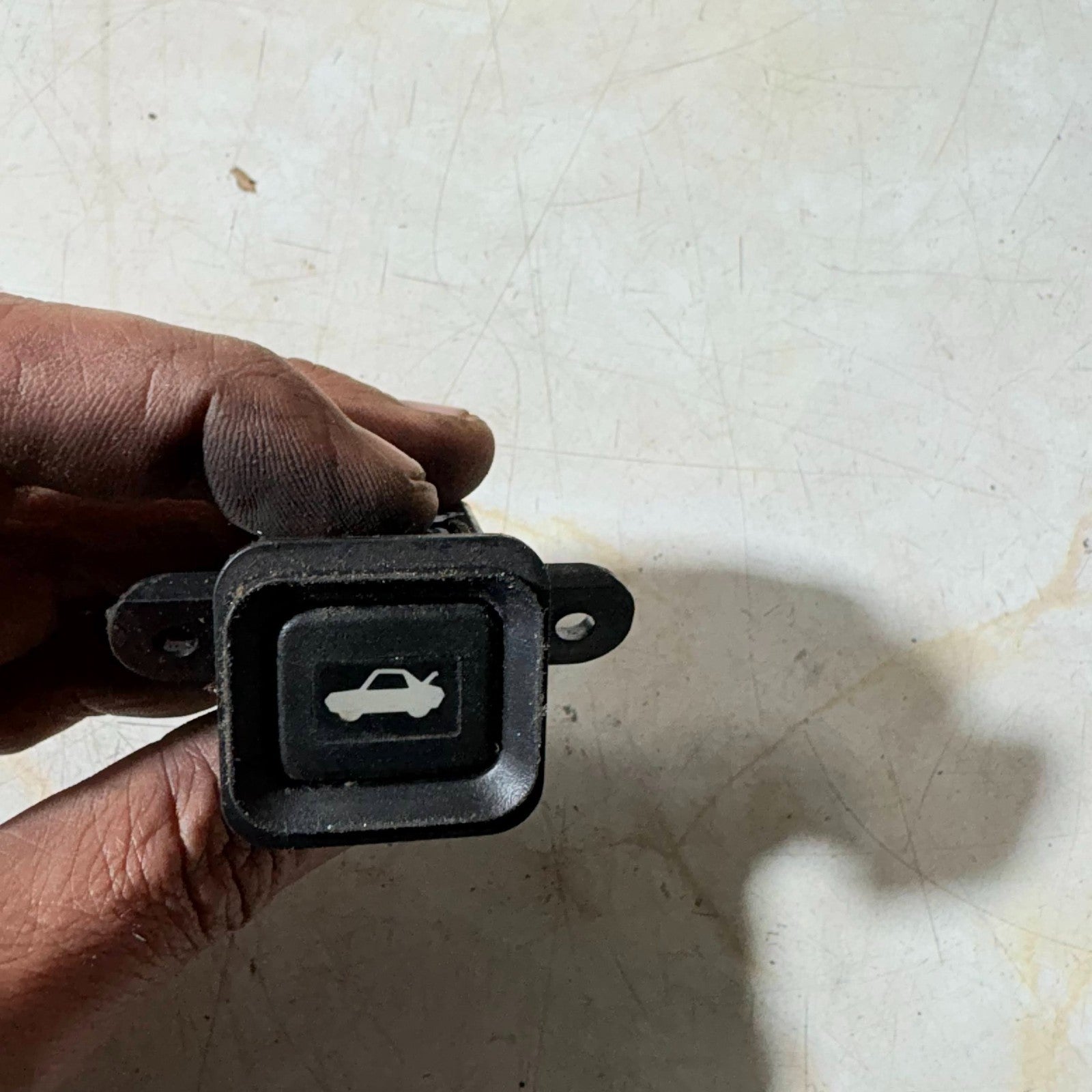 HONDA CR-V 2002-2006 MK2 BOOT LID OPEN SWITCH BUTTON