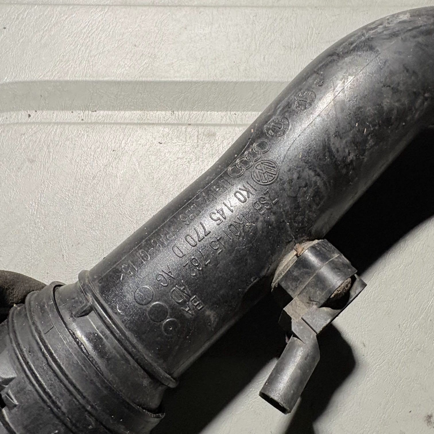 VW Passat B6 05-10 2.0 TDI Turbo Intercooler Pipe Hose 1K0145770D